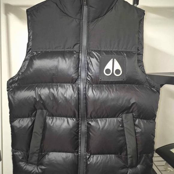 Moose Knuckles Black Puffer Vest - Picture 5 of 6